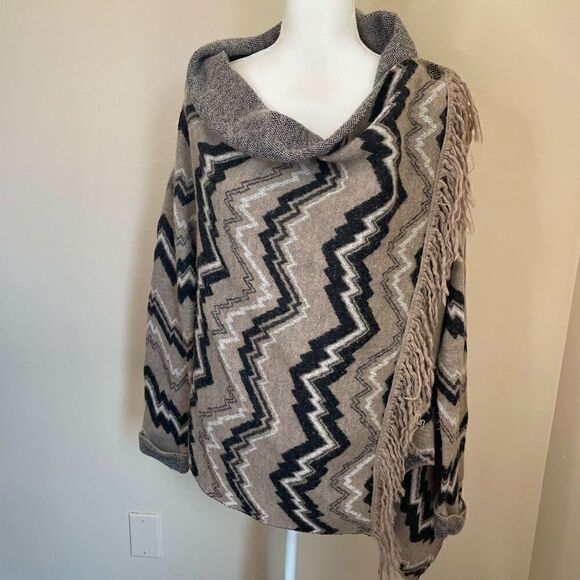 Heather B| Large| Wool | Cardigan| Soft| Fringe| Aztec print - Picture 10 of 17